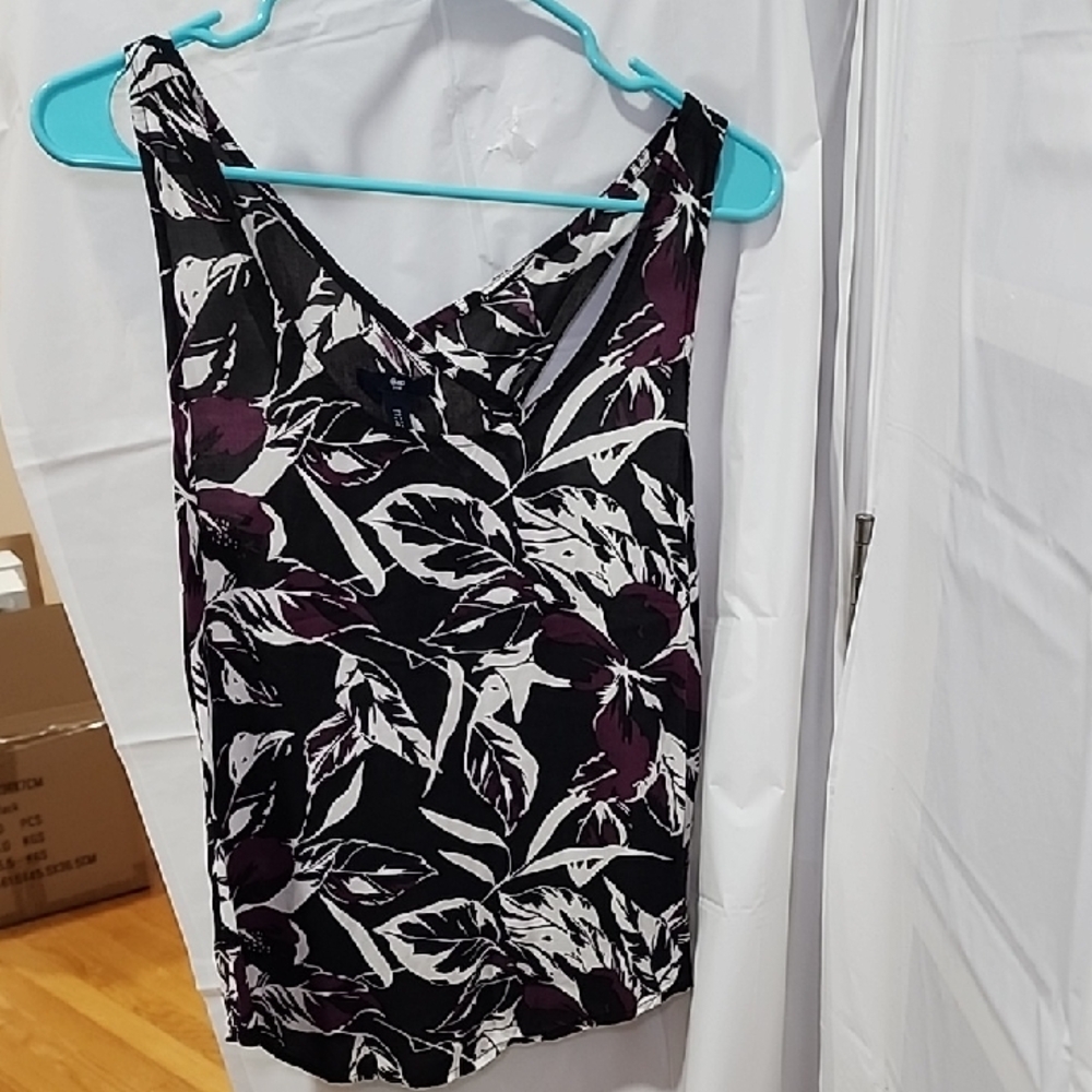 GAP Black and White Graphic Sleeveless Tank Top
